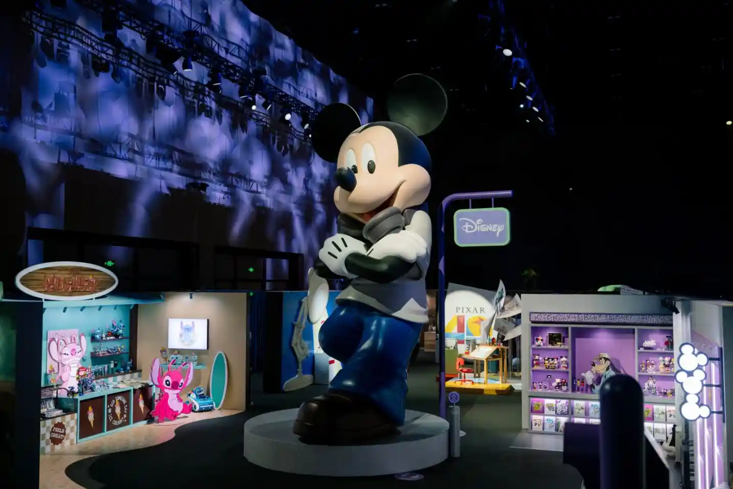 迪士尼新棋局：IP融合本土文化，联手F1争夺年轻市场