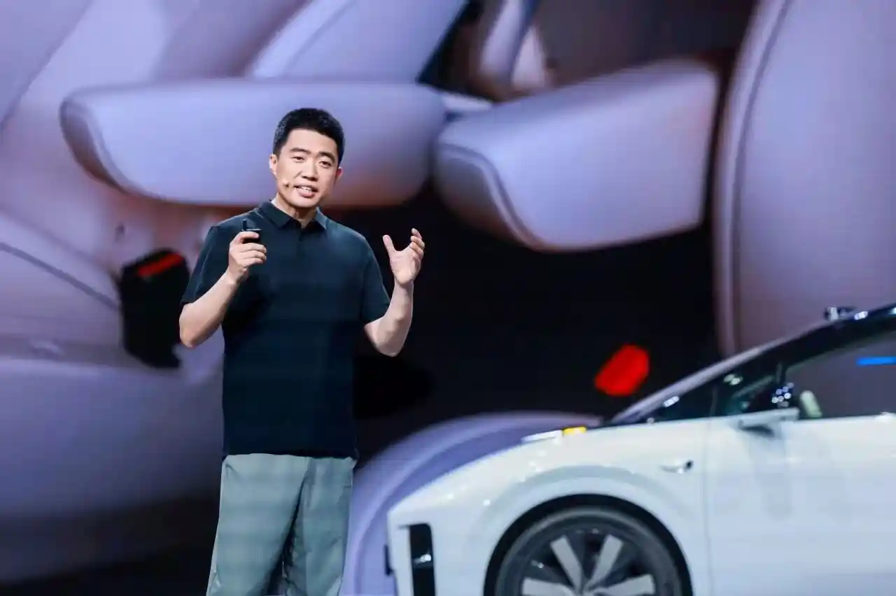 李想首掌人力资源，前负责人悄然离场