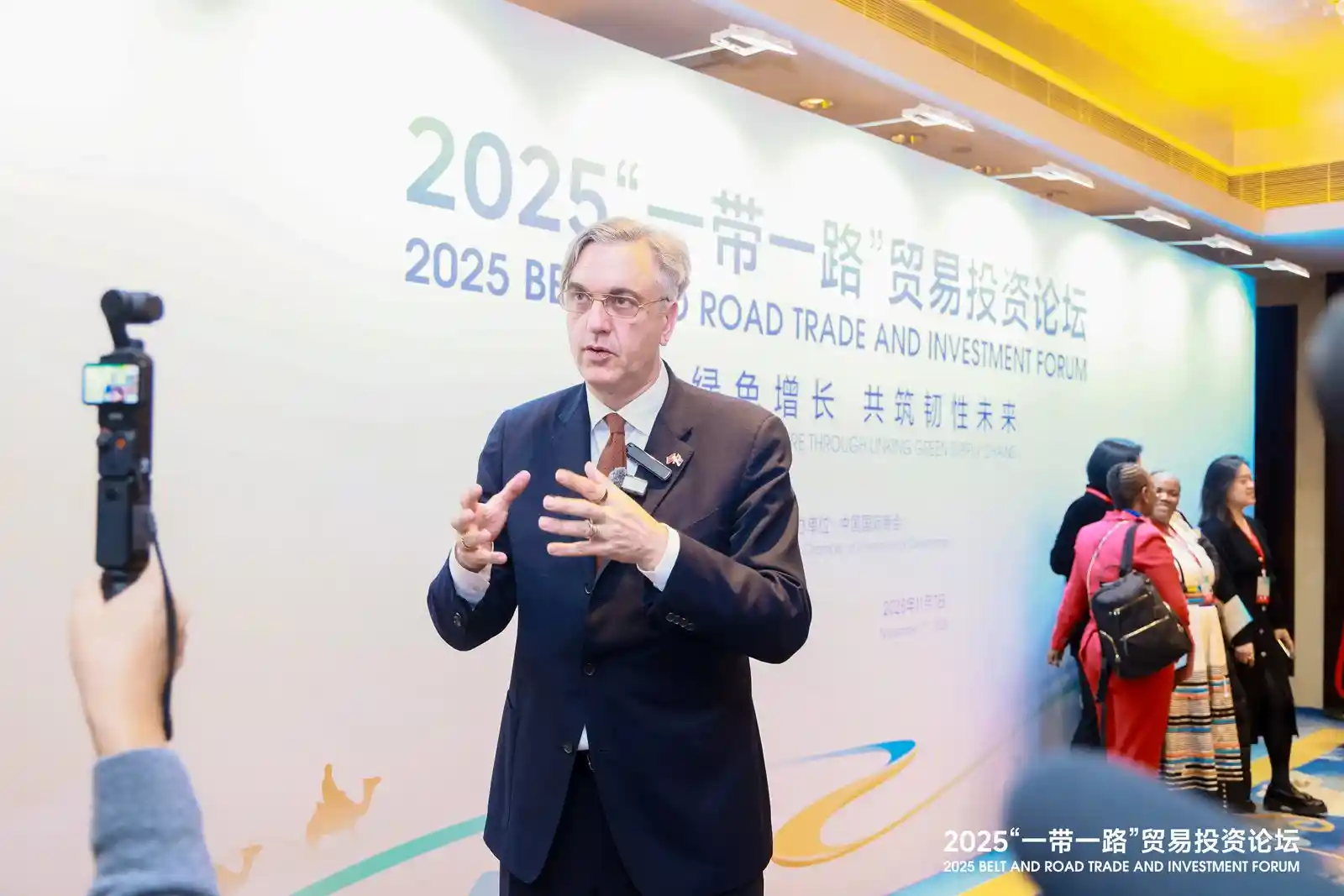 探秘未来经济引擎：塞尔维亚工商会会长亲述中国之行启示录