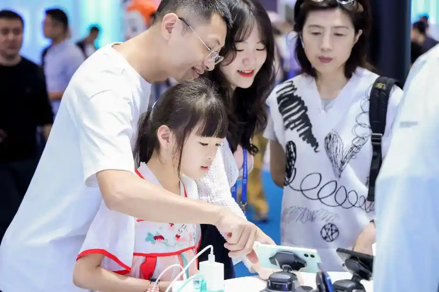 AI重构全球生活:深圳年轻人的未来实验