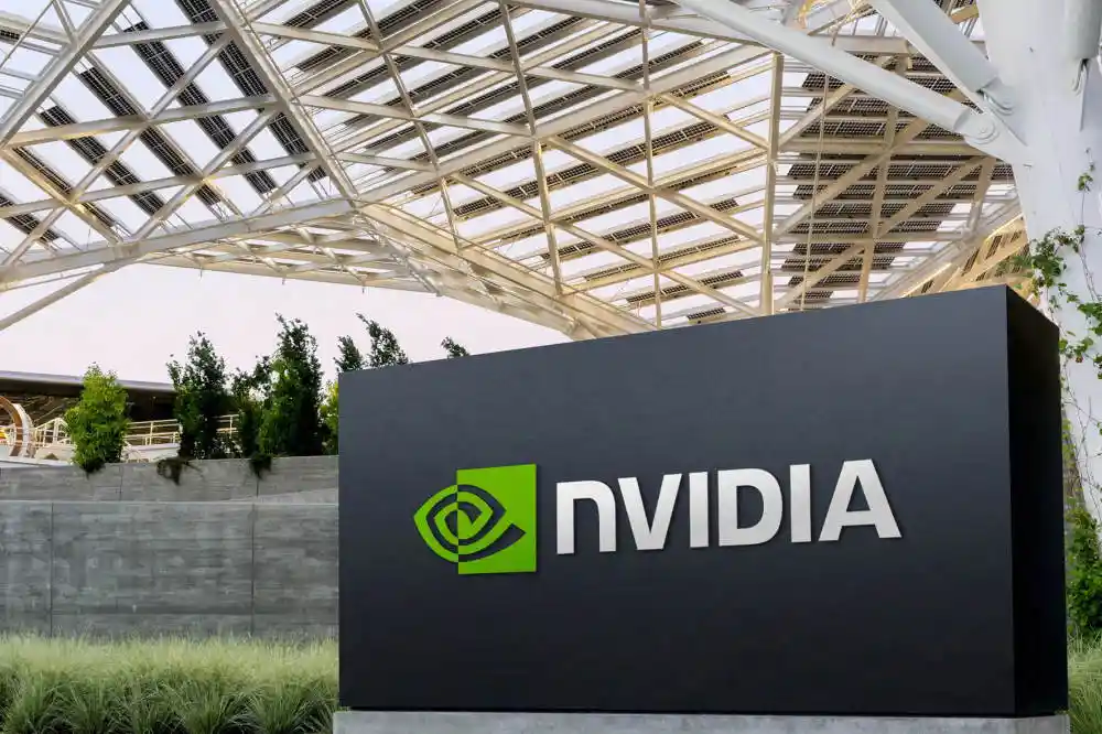 英伟达财报前夜，华尔街上演大逃亡