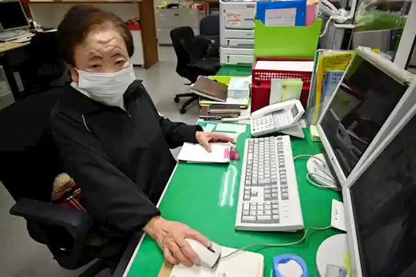 70年坚守职场!日本女员工每日12小时工作引发热议