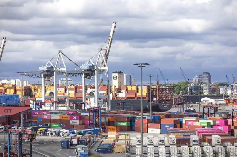 特朗普涉法后加征新税，关税大棒或将再挥？