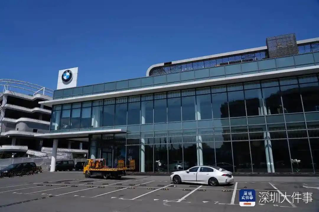 宝马门店惊现人去楼空，车辆遭封条处置引热议