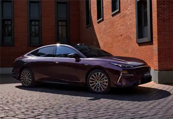 吉利银河星耀8远航家震撼预售：1725km续航创纪录，14.28万起启程未来