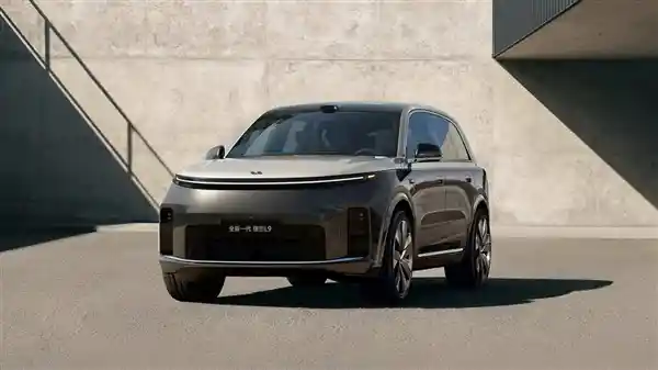 豪华车圈暗战升级:9系对决引爆有钱人战场