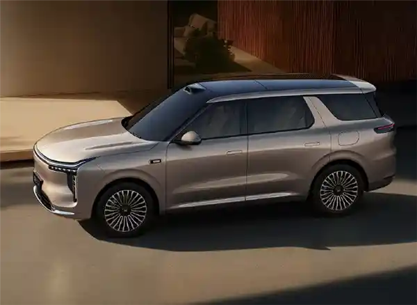 上线控转向，智己LS8操控灵动再升级