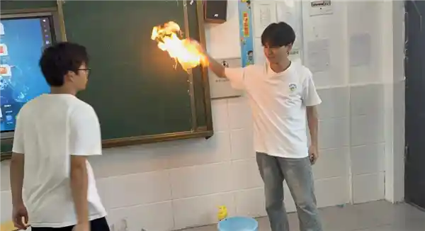 海上幽灵船谜团：整艘船完好无损，船员却神秘消失