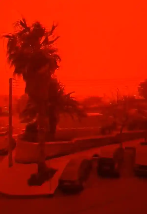 血色沙尘席卷希腊利比亚:末日景象真实上演