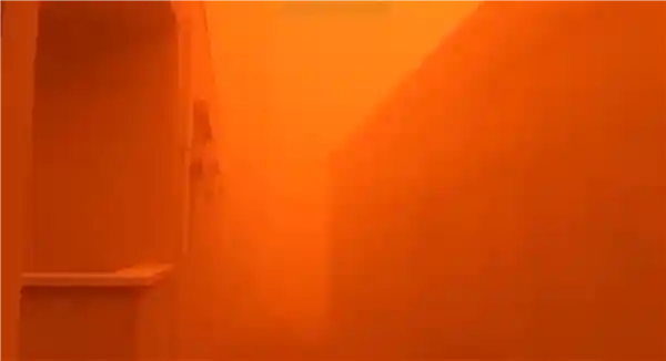 血色沙尘席卷希腊利比亚:末日景象真实上演